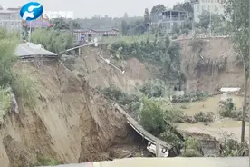 郑州樱桃沟告急！12处大坝被冲毁，多处房屋被淹！视频封面