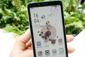 全球首款彩色水墨屏手机亮相CES，海信与E Ink 元太科技联合推出视频封面