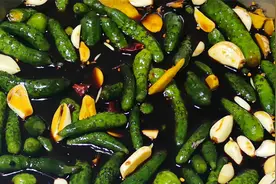 在家腌制小黄瓜，做法简单，清脆爽口，开胃好吃又下饭