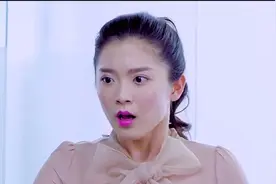 霸道总裁偷看女秘书跳舞，不料却被心机女同事锁在屋里视频封面
