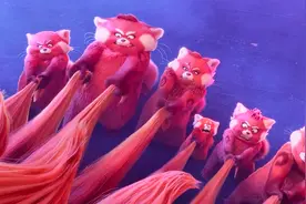 迪士尼电影：全家女人都变成红熊猫，是种什么体验《青春变形记》
