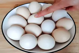 鸡蛋学会这样做，不煮也不炒，上桌家人都赞不绝口，解腻又解馋