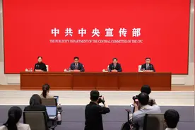 2021年每卖出8辆新车就有1辆是新能源汽车 保有量达784万辆视频封面