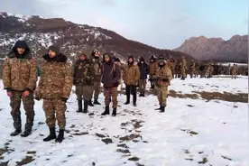 100名亚美尼亚士兵被俘，阿军拒绝交人，专家：小心被土耳其害死视频封面