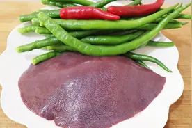 这才是尖椒炒猪肝的正确做法，猪肝滑嫩无腥味，香辣过瘾超下饭