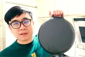 买了一个平底铁锅，质量非常不错，首先来开个锅，大家觉得怎么样