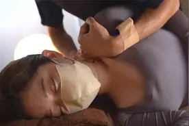 大师的背部按摩，晚上可以睡个好觉了_0003视频封面