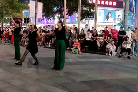 广场舞《我想有个家》好听又感动，曲风怀旧深情