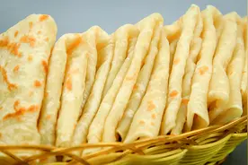 不用发面，一碗面粉一搅一揉，快速做家常卷饼，张张鼓大泡