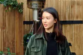 金晨因有舞蹈功底，自爆拍戏一脚踢到别人天灵盖！明星秀腿功集锦视频封面