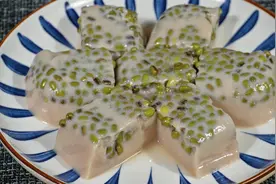 把绿豆牛奶放一起，想不到这么好吃，冰凉又解暑，夏天孩子很爱吃