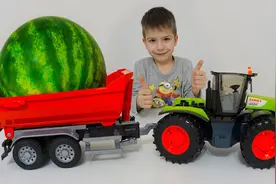 儿童玩具车 萌娃用拖拉机拉大西瓜 工程车动画片大全