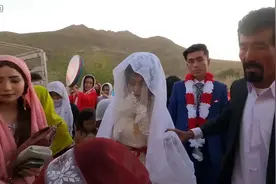 阿富汗大户人家办婚礼，跟车接新娘体验全过程，这种阵仗从没见过视频封面