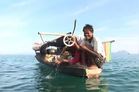 社恐人员的天堂，这的人一辈子生活在大海上，死了才会回到陆地视频封面