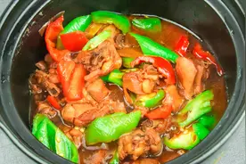 厨师长分享“黄焖鸡”的做法，掌握好料汁比例，家常简单又实用