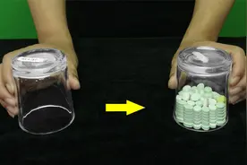 口香糖从左边直接变右边！揭秘神奇魔术，原理十分简单视频封面