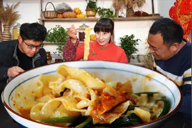 陕西名吃油泼面，食材简单，容易上手，春姐这样做出来，比肉都香视频封面