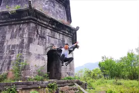 话说“宝塔镇河妖”，七层宝塔，八面玲珑，内有八卦，石佛坐观视频封面