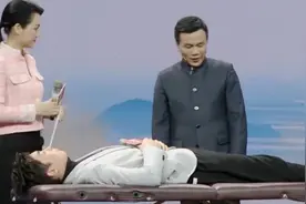 专家现场演示，治疗“膝骨关节炎”的穴位，手法的按摩视频封面