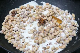 花生米不要用油炒了，教你做盐焗五香花生米，清脆爽口不油腻，香视频封面