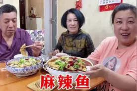 买条4斤大草鱼，爷俩搭档做麻辣鱼，又香又辣贼过瘾，吃得美滋滋视频封面