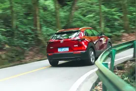 开车去跑山 用好手动换挡模式 增添不少乐趣视频封面