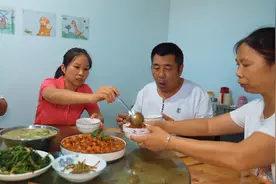 包立春上火了怕辣，桃子姐做一盆番茄牛腩，软烂入味，美滋滋