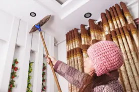 擦天花板不要用梯子，一个简单省力的方法，吊顶扫的干净不留灰尘视频封面