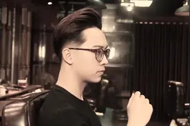 戴眼镜男生发型这样剪，很稳很精神，越看越有型