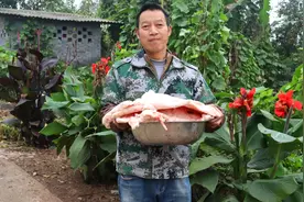 农村炼猪油有方法，这样炼出来放一年都不坏，油渣更是好东西视频封面