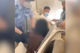 警方通报！北京一女子强闯公务舱占座被机长拒载，致飞机被迫返航视频封面