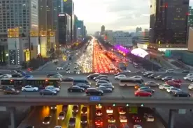 北京：研究适时将限制进入五环车辆范围扩大到国三汽油车视频封面