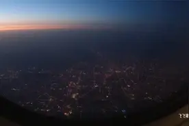 飞机飞行在6000米高空中，俯瞰安徽合肥市夜景视频封面