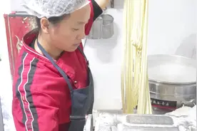 开面馆，面不是硬就是软没有劲道，老唐手把手教你煮出一碗好面。