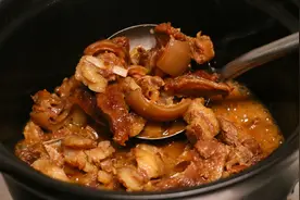 广西特色菜砂锅羊肉煲，羊肉肥而不腻，入口味道让人着迷