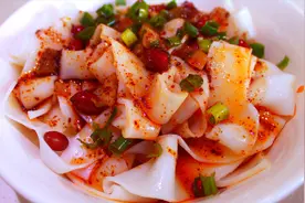 做了30年凉皮，总结了3个技巧，分享给大家，不开裂 不发粘