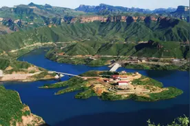 大坝高85米，抗洪标准8420秒立方，中国张河湾水库，誉为天空之镜视频封面