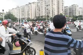 海口给几十万电车大军，规划特殊斑马线，其他城市应该没有这待遇视频封面