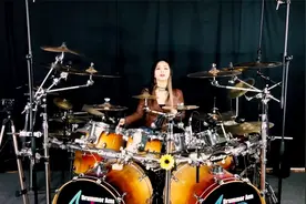 小姐姐架子鼓演奏《Who are you》，一起来抖腿视频封面