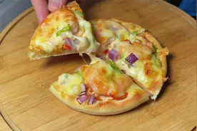 孩子想吃披萨自己在家，用空气炸锅做，饼底酥脆芝士拉丝，快收藏