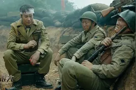 若是烟瘾很大，艾伦：掩护我，我去借个火，太逗了！打战搞笑场面视频封面