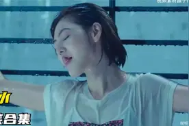 爆笑“泼水”场面：姑娘措不及防就被泼湿，尴尬了！看一次笑一次视频封面