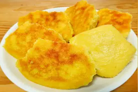 东北早市排队买的大饼子，告诉你详细做法，又宣又脆吃着真香！