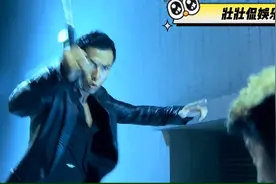 这才是真正的大佬，吴京当小弟，手下上万，连警察的面子都不给视频封面