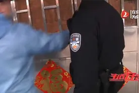 村民在家打麻将，警察突袭，被抓到后全招了视频封面