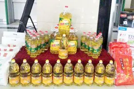 在银行存款时，为什么有时会赠送礼品？今天可算清楚了，真涨知识视频封面