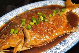 金鲳鱼还是红烧好吃，做法简单，肉质鲜嫩入味，下酒下饭都不错视频封面