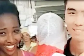 非洲美女与中国男人结婚，混血宝宝竟长成这样，网友：不像亲生视频封面