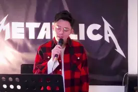 抖音爆红的一个小哥哥！翻唱一首《心如止水》再次走红，太好听了视频封面