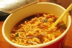为什么煮的方便面，要比泡的好吃？看完视频可以去试一下视频封面